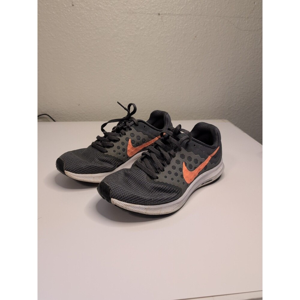 Women's Nike Tennis Shoes Size 7.5